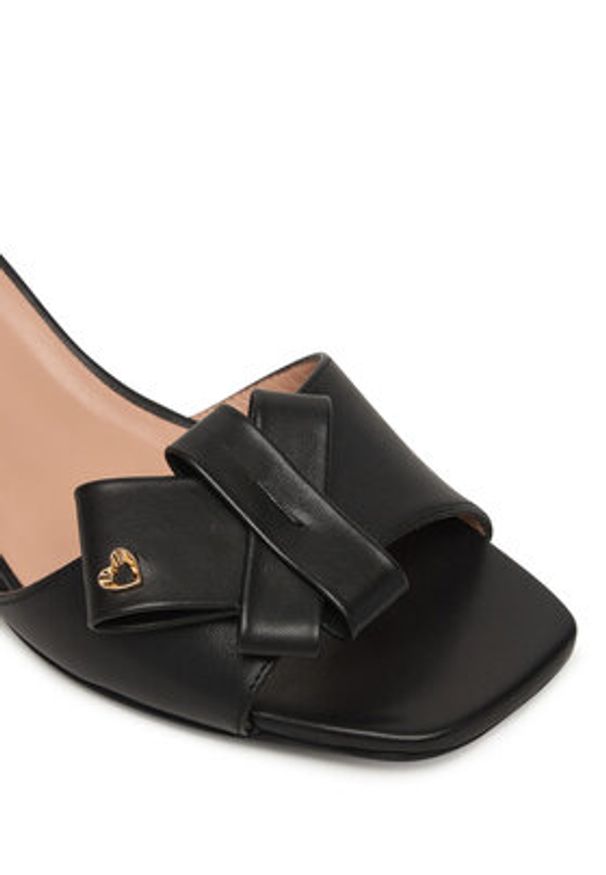 Love Moschino - LOVE MOSCHINO Klapki JA28115G0OIE0000 Czarny. Kolor: czarny. Materiał: skóra
