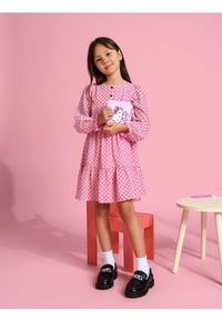 Sinsay - Sukienka w kropki - różowy. Kolor: różowy. Materiał: tkanina. Wzór: kropki. Typ sukienki: rozkloszowane #1