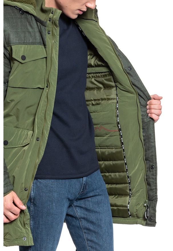 Mustang - KURTKA ZIMOWA MUSTANG Dietmar Fabric Mix 1009816 6348. Materiał: materiał. Wzór: moro. Sezon: zima. Styl: militarny