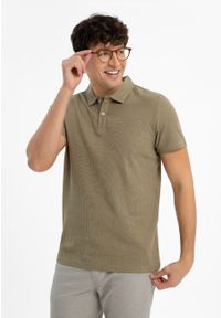 Volcano - Koszulka polo O-DAMSON. Typ kołnierza: polo. Materiał: tkanina, materiał. Długość rękawa: krótki rękaw. Długość: krótkie. Wzór: ze splotem. Sezon: wiosna, lato. Styl: klasyczny, sportowy #1