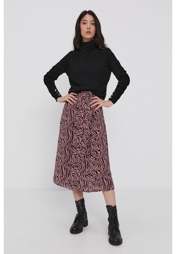 Vila Sweter damski kolor czarny z golfem. Okazja: na co dzień. Typ kołnierza: golf. Kolor: czarny. Materiał: materiał, dzianina, wiskoza. Styl: casual