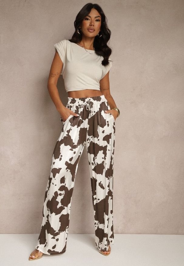 Renee - Brązowe Szerokie Spodnie High Waist z Wiskozy w Print w Krowie Łaty Nelianta. Stan: podwyższony. Kolor: brązowy. Materiał: wiskoza. Wzór: nadruk. Styl: klasyczny, elegancki