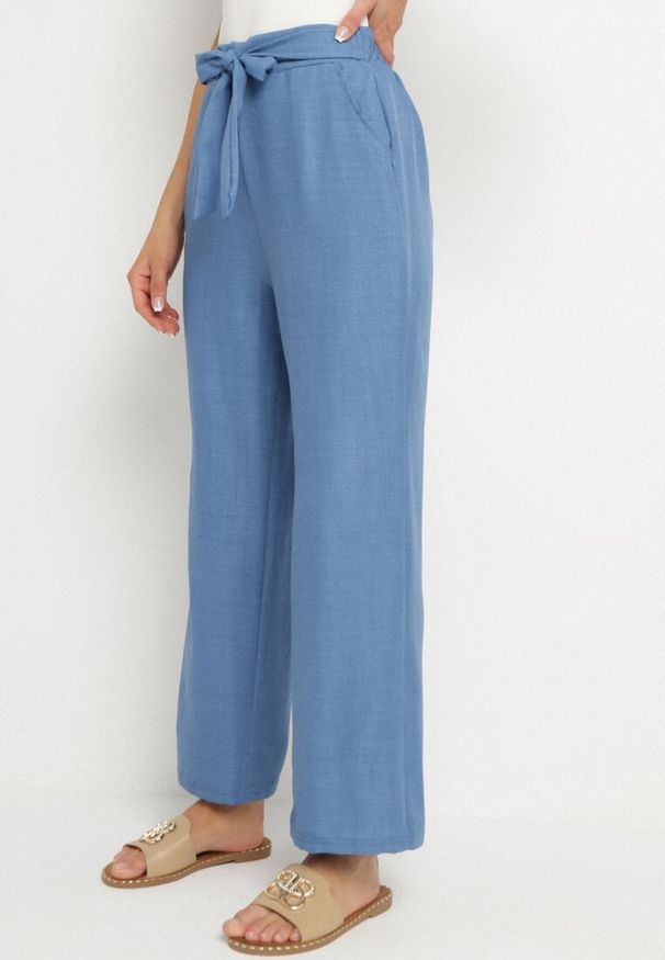 Born2be - Niebieskie Spodnie o Szerokim Kroju z Wiązaniem i Gumką w Pasie Miravenia. Okazja: na co dzień. Kolor: niebieski. Styl: elegancki, casual