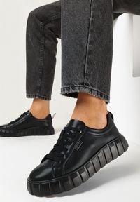 Born2be - Czarne Skórzane Sneakersy na Platformie Peuria. Kolor: czarny. Materiał: skóra. Obcas: na platformie #1