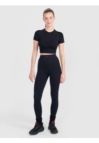 4f - 4F Crop-top treningowy slim bezszwowy damski - czarny M/L. Kolor: czarny. Materiał: skóra, dzianina, materiał, syntetyk, włókno. Długość rękawa: krótki rękaw. Długość: krótkie. Wzór: gładki, ze splotem. Sport: fitness