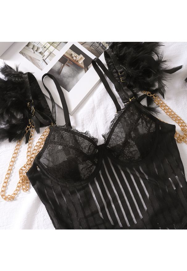 Intica - Body z piórkami na specjalne okazje Ingerlise. Kolor: biały. Materiał: materiał, koronka. Wzór: aplikacja