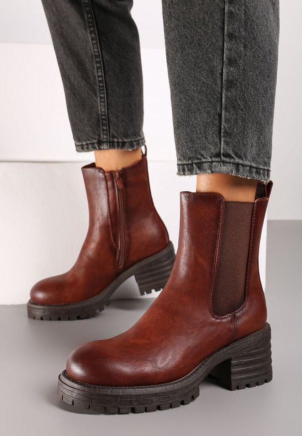 Born2be - Brązowe Botki w Stylu Sztybletów na Obcasie z Elastyczną Wstawką Rexanora. Okazja: na co dzień. Kolor: brązowy. Materiał: jeans. Sezon: jesień. Obcas: na obcasie. Styl: casual, wizytowy, rockowy, klasyczny, elegancki. Wysokość obcasa: średni