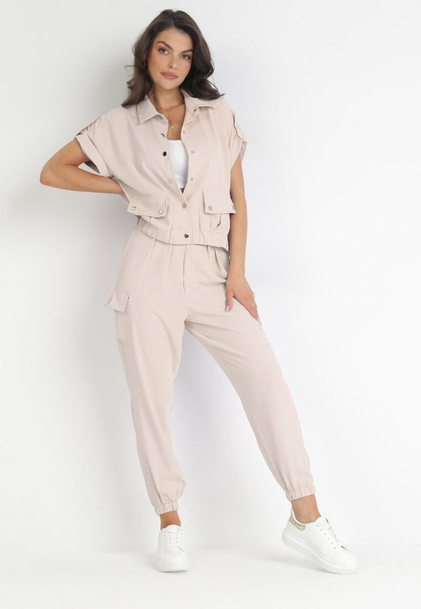 Born2be - Beżowy Komplet 2-częściowy z Bluzką i Spodniami Arene. Kolor: beżowy. Wzór: aplikacja