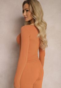 Renee - Pomarańczowa Dopasowana Bluzka w Prążki o Krótkim Kroju Elowenia. Kolor: pomarańczowy. Długość: krótkie. Wzór: prążki. Styl: sportowy #5