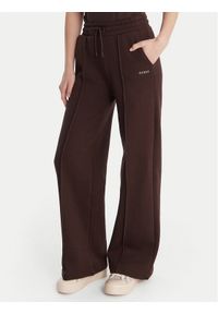 Guess Spodnie dresowe V6RB17 K9V31 Brązowy Regular Fit. Kolor: brązowy. Materiał: bawełna #1