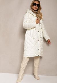 Renee - Jasnobeżowa Długa Kurtka z Kapturem i Paskiem w Talii Zdobiona Pikowanymi Przeszyciami Nikilya. Okazja: na co dzień. Typ kołnierza: kaptur. Kolor: beżowy. Materiał: jeans, materiał. Długość: długie. Wzór: aplikacja. Styl: casual, elegancki, klasyczny #1