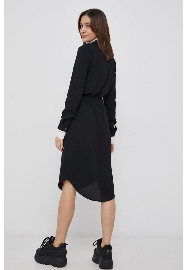 Vero Moda Sukienka kolor czarny mini prosta. Okazja: na co dzień. Kolor: czarny. Materiał: poliester, tkanina. Długość rękawa: długi rękaw. Typ sukienki: proste. Styl: casual. Długość: mini