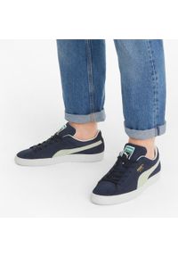 Buty Puma Suede Classic XXI, Mężczyźni. Zapięcie: sznurówki. Kolor: niebieski, wielokolorowy, biały. Materiał: materiał, skóra, zamsz. Szerokość cholewki: normalna. Model: Puma Suede. Sport: turystyka piesza