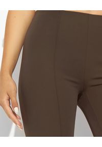 SEDUCTIVE - Brązowe spodnie 7/8. Kolor: brązowy. Wzór: gładki. Styl: klasyczny