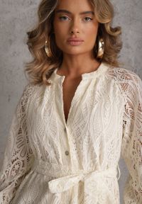 Renee - Beżowa Koronkowa Sukienka Boho Rozkloszowana z Paskiem w Talii Irinsea. Okazja: na co dzień. Kolor: beżowy. Materiał: koronka. Wzór: koronka. Typ sukienki: rozkloszowane, proste. Styl: boho #8