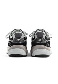 Buty damskie New Balance W990BK6 – czarne. Kolor: czarny. Materiał: skóra, materiał, guma. Szerokość cholewki: normalna. Sport: bieganie #2
