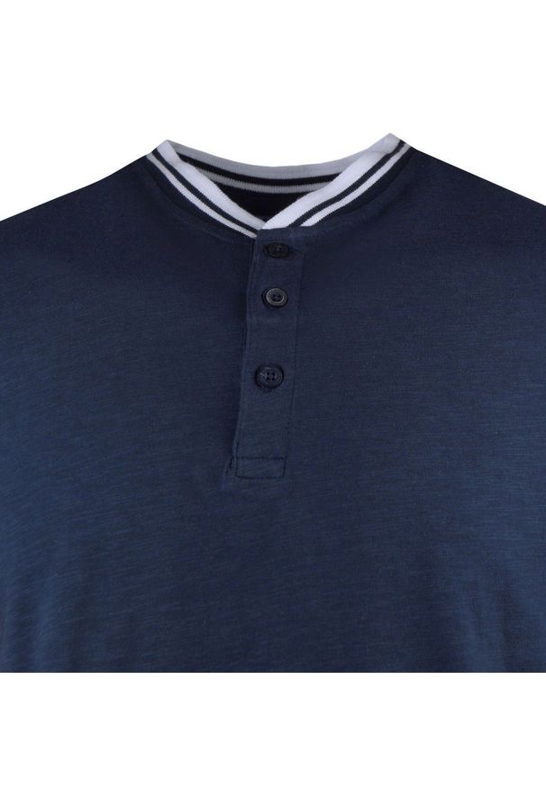 Męski T-Shirt, Dekolt z Guzikami - Pako Jeans - Kolor Granatowy. Okazja: na co dzień. Kolor: niebieski. Materiał: bawełna. Styl: casual