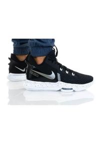 Buty koszykarskie męskie Nike Lebron Witness 5. Zapięcie: sznurówki. Kolor: czarny, wielokolorowy. Materiał: materiał, tkanina, syntetyk. Szerokość cholewki: normalna. Sport: koszykówka