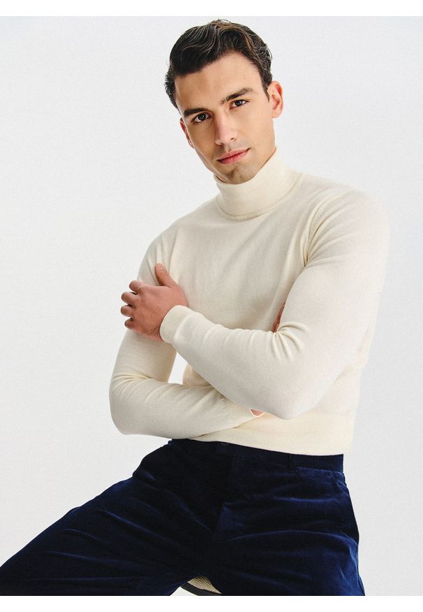 Pako Lorente - PAKO LORENTE - Biały gładki golf męski. Typ kołnierza: golf. Kolor: biały, czarny, niebieski, zielony. Materiał: poliamid, bawełna, elastan. Wzór: gładki. Sezon: jesień