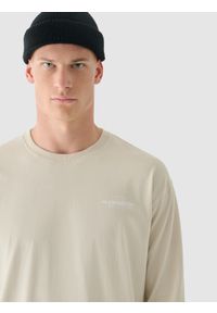 4f - 4F Longsleeve oversize z nadrukiem męski - beżowy S. Okazja: na co dzień. Kolor: beżowy. Materiał: dzianina, bawełna, jersey. Długość rękawa: długi rękaw. Długość: długie. Wzór: nadruk. Styl: klasyczny, sportowy, casual