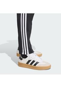 Adidas - adidas Spodnie dresowe Classic KE3530 Czarny Slim Fit. Kolor: czarny. Materiał: bawełna #3