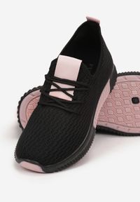Born2be - Czarno-Różowe Buty Sportowe Refika. Nosek buta: okrągły. Zapięcie: bez zapięcia. Kolor: czarny. Materiał: materiał, prążkowany. Szerokość cholewki: normalna. Wzór: jednolity #4