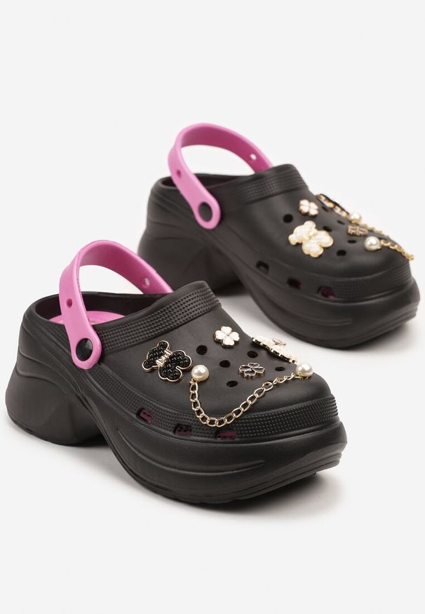 Born2be - Czarno-Fuksjowe Klapki z Ozdobami 3D Janalisse. Okazja: na spacer. Kolor: czarny. Wzór: aplikacja. Sezon: lato
