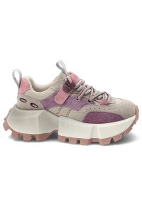 Sneakersy damskie GOE, cholewka ze skóry naturalnej zamszowej kontrastowe panele wiązanie klasyczne, fioletowe, TT2N4026. Okazja: na co dzień. Zapięcie: sznurówki. Kolor: fioletowy. Materiał: skóra, zamsz. Szerokość cholewki: normalna. Styl: klasyczny #6