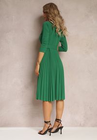 Renee - Zielona Sukienka Plisowana z Paskiem Valfe. Kolor: zielony. Materiał: dzianina