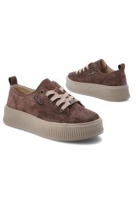 Sneakersy damskie Filippo,na grubej ryflowanej podeszwie z zamszową cholewką i kontrastowymi sznurówkami, brązowe, DP6122/26. Okazja: na co dzień. Zapięcie: sznurówki. Kolor: brązowy. Materiał: zamsz. Szerokość cholewki: normalna. Sport: turystyka piesza #3