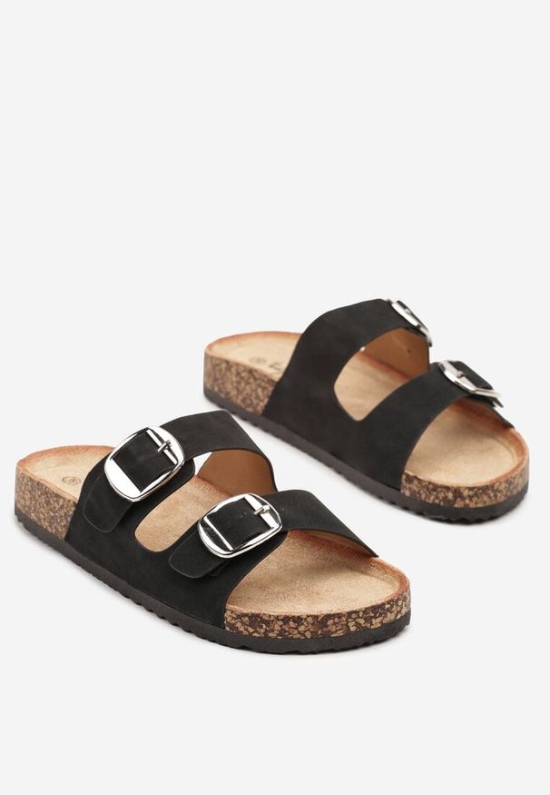 Born2be - Czarne Klapki Z Dwoma Klamrami Efaneltia. Kolor: czarny. Sezon: lato. Styl: elegancki