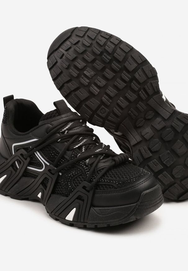 Born2be - Czarne Sneakersy na Grubej Podeszwie z Geometrycznym Wzorem i Cyrkoniami Lavinoria. Okazja: na co dzień. Kolor: czarny. Materiał: jeans. Wzór: geometria