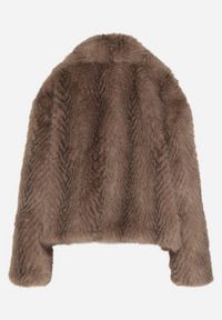Born2be - Jasnobrązowa Futrzana Kurtka z Cieniowanym Wzorem Monizavia. Okazja: na co dzień. Kolor: brązowy. Materiał: futro. Styl: casual, klasyczny #6