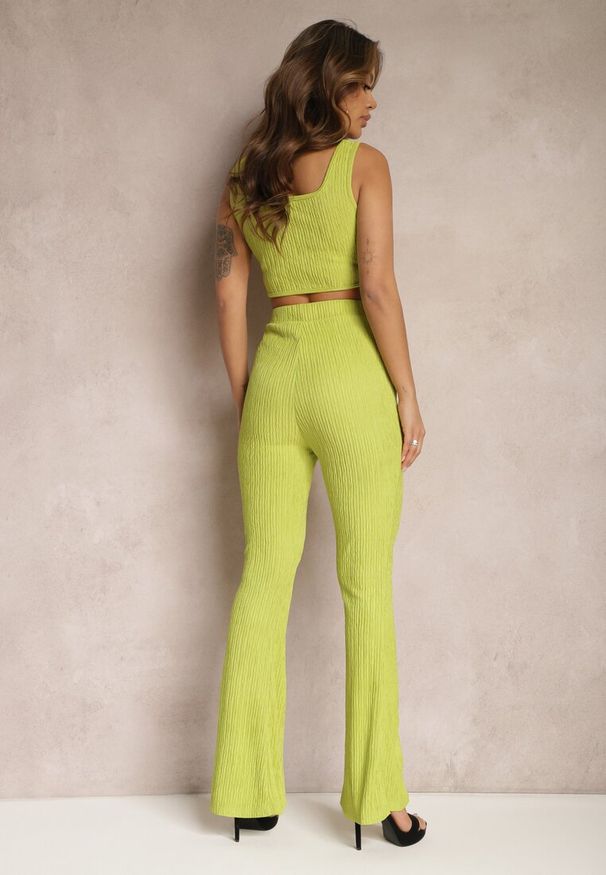 Renee - Jasnozielony Prążkowany Komplet Top i Spodnie Dzwony Leria. Kolor: zielony. Materiał: prążkowany