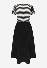 Born2be - Biało-Czarna Rozkloszowana Sukienka z Bawełny Imitująca Bluzkę w Paski i Spódnicę Chathusa. Okazja: na co dzień. Kolor: biały. Materiał: bawełna. Wzór: paski. Sezon: lato. Typ sukienki: rozkloszowane, proste. Styl: casual, klasyczny #8