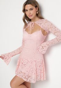 Born2be - Jasnoróżowa Rozkloszowana Sukienka Koktajlowa z Koronką i Bolerkiem Eyrfedi. Okazja: na randkę, na ślub cywilny, na wesele. Kolor: różowy. Materiał: koronka. Długość rękawa: na ramiączkach. Wzór: koronka. Styl: wizytowy #1