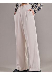 Sinsay - Spodnie straight fit - kremowy. Kolor: kremowy