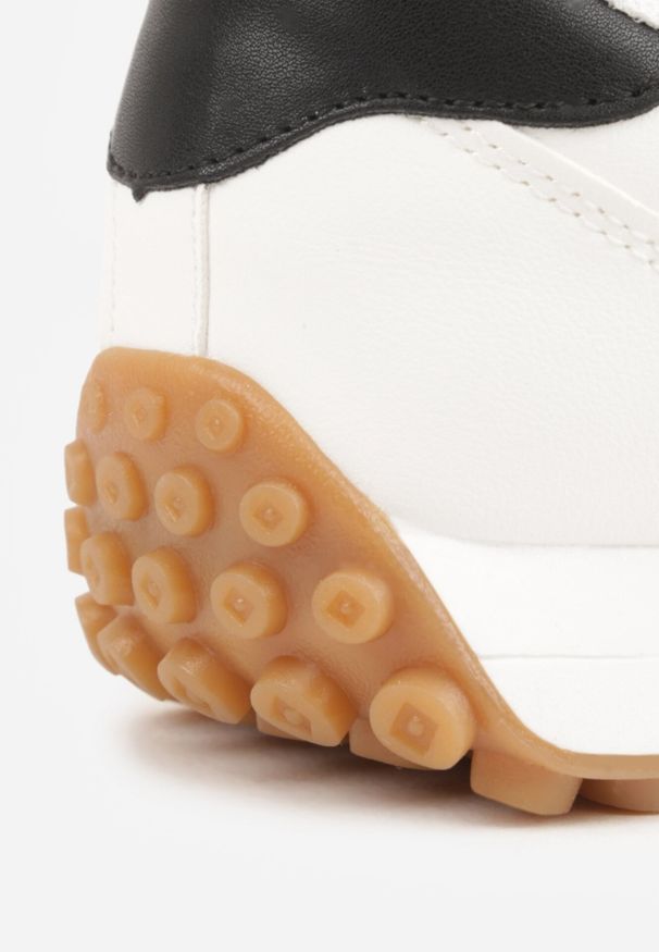 Born2be - Białe Casualowe Sneakersy z Siateczkowymi Wstawkami Kassadina. Okazja: na co dzień. Kolor: biały. Materiał: jeans