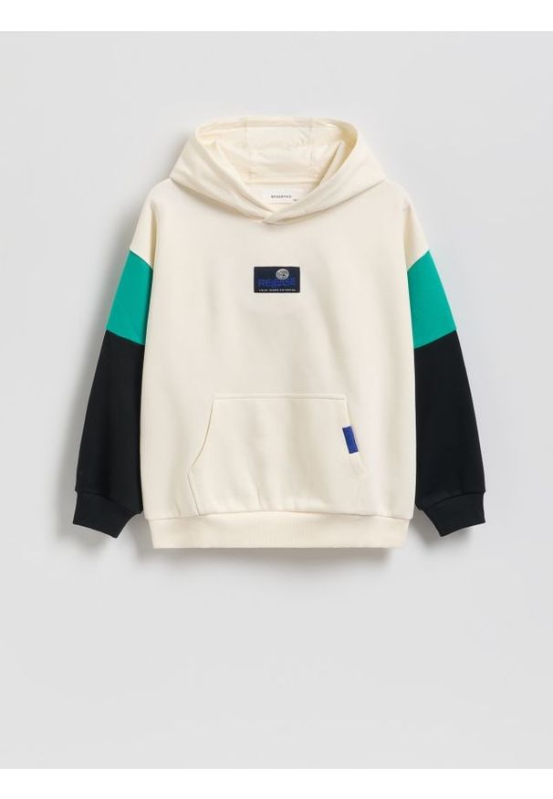 Reserved - Bawełniana bluza z kapturem - złamana biel. Typ kołnierza: kaptur. Materiał: bawełna