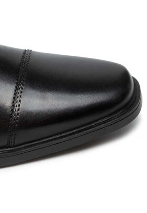 Clarks Półbuty Tilden Cap 261103097 Czarny. Kolor: czarny. Materiał: skóra