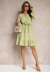 Renee - Zielona Mini Sukienka Rozkloszowana z Paskiem Materiałowym z Tkaniny Plumeti Digia. Kolor: zielony. Materiał: materiał, tkanina. Długość: mini #5
