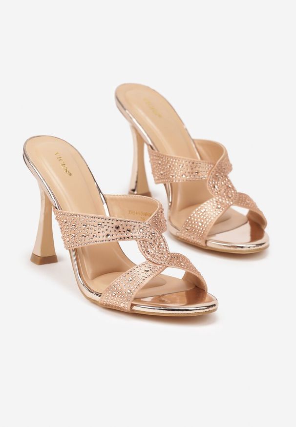 Renee - Szampańskie Klapki na Szpilce Vices Ozdobione Cyrkoniami Mevalova. Okazja: na co dzień. Kolor: złoty. Materiał: jeans. Wzór: aplikacja. Obcas: na szpilce. Styl: elegancki, klasyczny, casual. Wysokość obcasa: średni