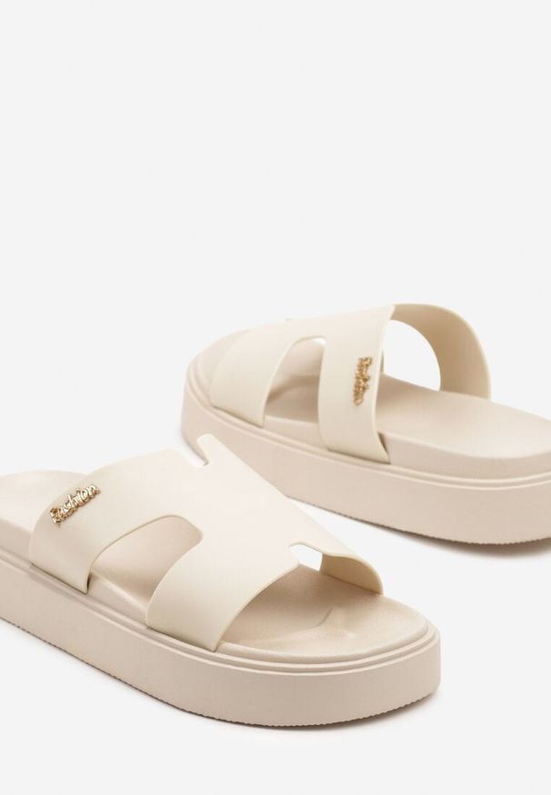 Born2be - Beżowe Klapki z Wycięciami na Cholewce Ardisolla. Okazja: na co dzień, na spacer. Kolor: beżowy. Materiał: jeans. Styl: casual