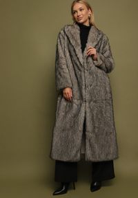 Born2be - Beżowo-Czarny Długi Płaszcz Futrzany z Kołnierzem Banisse. Okazja: na co dzień. Kolor: beżowy. Materiał: futro. Długość: długie. Styl: klasyczny, casual, elegancki #7