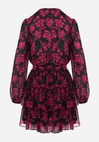 Born2be - Różowa Rozkloszowana Mini Sukienka w Kwiaty z Trójkątnym Dekoltem i Falbankami Cehamla. Typ kołnierza: kołnierz z falbankami. Kolor: różowy. Materiał: materiał. Wzór: kwiaty. Typ sukienki: kopertowe. Długość: mini #7