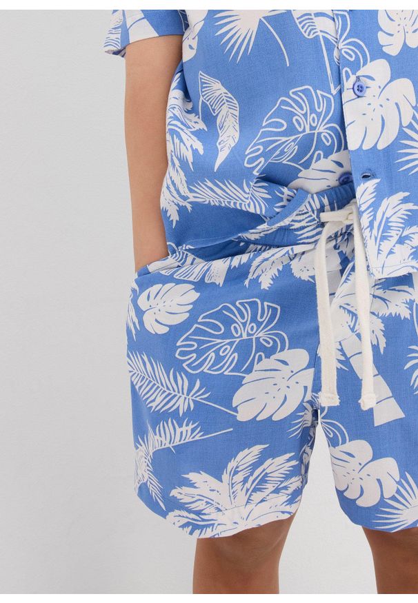 bonprix - Szorty z gumką w talii z miękkiej wiskozy. Kolor: niebieski. Materiał: wiskoza. Sezon: lato