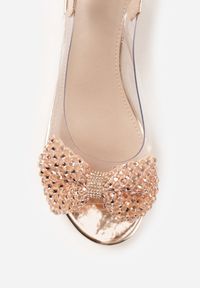 Born2be - Szampańskie Sandały VICES na Słupku ze Sprzączką i Ozdobną Kokardką Orinvia. Okazja: na co dzień. Zapięcie: sprzączka. Kolor: złoty. Materiał: jeans. Obcas: na słupku. Styl: casual, klasyczny, elegancki #6