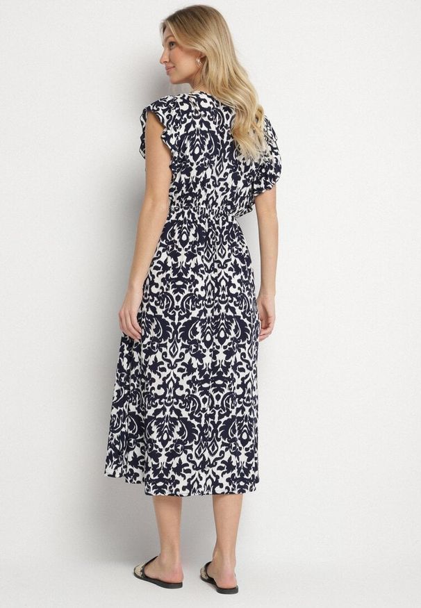 Born2be - Granatowa Bawełniana Sukienka Rozkloszowana z Falbankami w Ornamentalny Wzór Zaliette. Okazja: na co dzień. Typ kołnierza: kołnierz z falbankami. Kolor: niebieski. Materiał: bawełna. Długość rękawa: krótki rękaw. Styl: elegancki, casual
