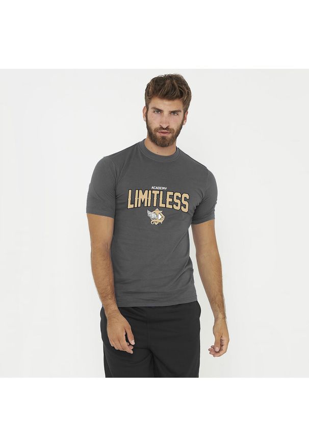 LEGEA - T-shirt bawełniany męski LIMITLESS ciemnoszary. Kolor: szary. Materiał: bawełna. Długość rękawa: krótki rękaw. Długość: krótkie. Wzór: nadruk. Sport: fitness