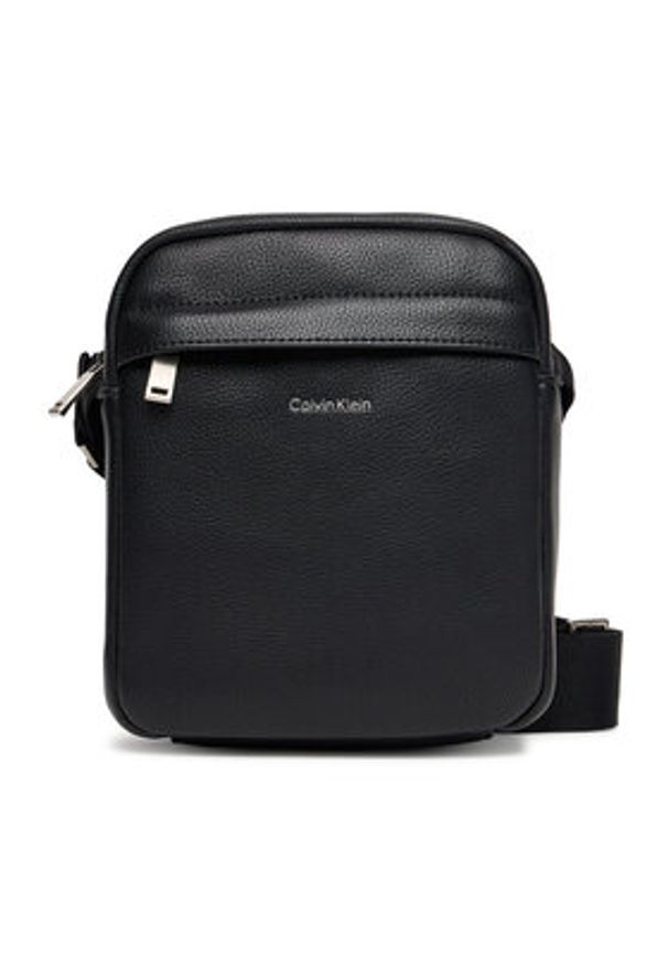 Calvin Klein Saszetka Raised Reporter LV04D3160G Czarny. Kolor: czarny. Materiał: skóra